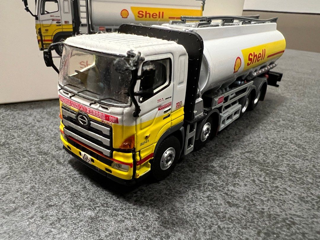 已開99%新無甩油Tiny Shell Oil Tanker Truck HINO 700, 興趣及遊戲 