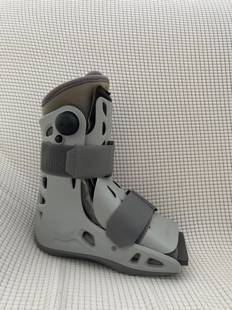 Aircast Walking Boot, Health & Nutrition, Assistive & Rehabilatory Aids