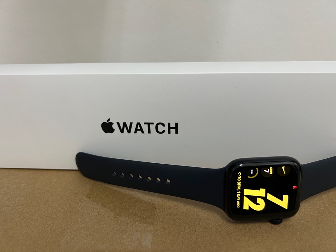 Apple Watch SE2, Mobile Phones & Gadgets, Wearables & Smart Watches on ...