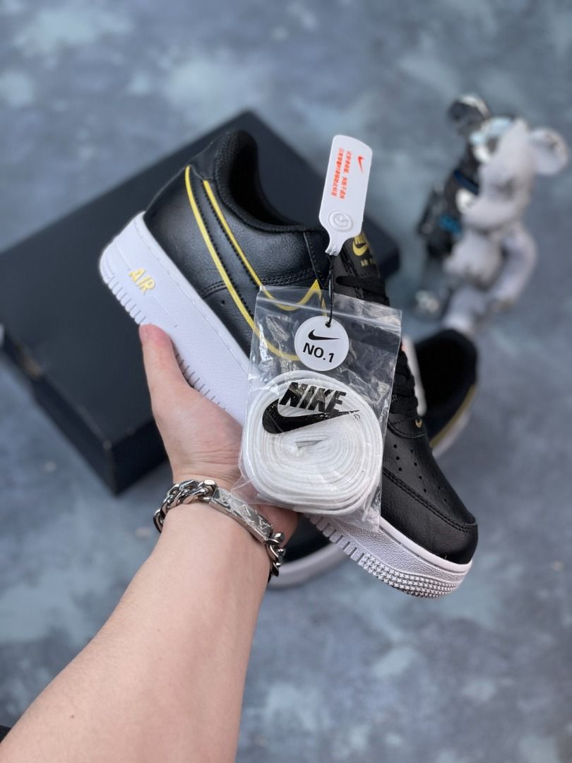 Black and gold on sale air force 1 lv8