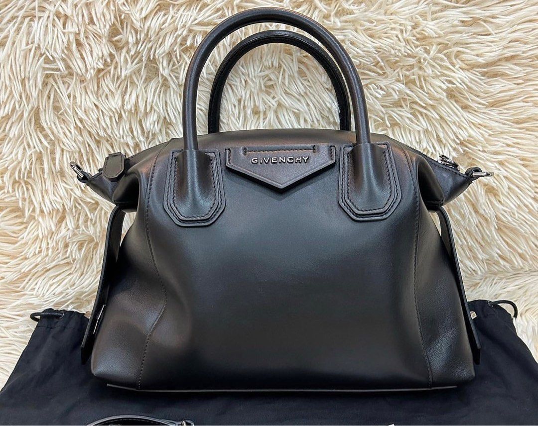 Bnew soft antigona (Category: Luxury Bags & Wallets) located in Santa Ana. Submitted by astonandariana (Listing ID 1247586793, Image 1). Description: .