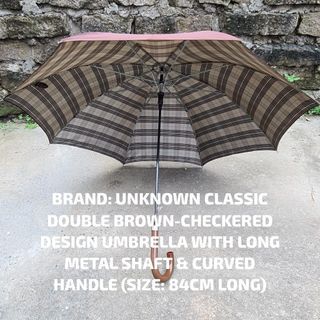 BRAND: UNKNOWN CLASSIC DOUBLE BROWN-CHECKERED DESIGN UMBRELLA WITH LONG METAL SHAFT & CURVED HANDLE (SIZE: 84CM LONG)