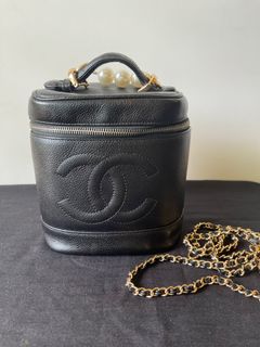 (Category: ) located in . Submitted by the.stylish.closette (Listing ID 1247556360, Image 1). Description: .