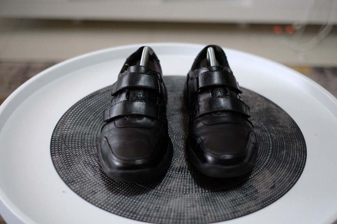 Clarks velcro outlet