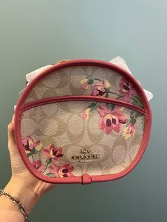 Coach Signature Lily Print Canteen Crossbody Limited Edition in 2023