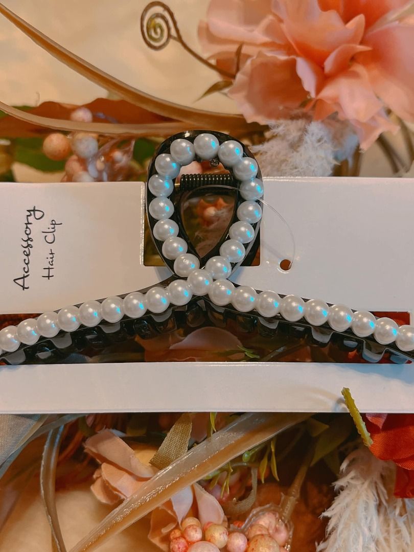 DAISO® JAPAN Women's Hair Accessories Headpiece Claw Clip Pearl Tone