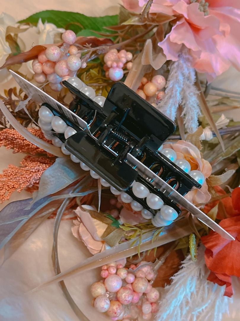 DAISO® JAPAN Women's Hair Accessories Headpiece Claw Clip Pearl Tone