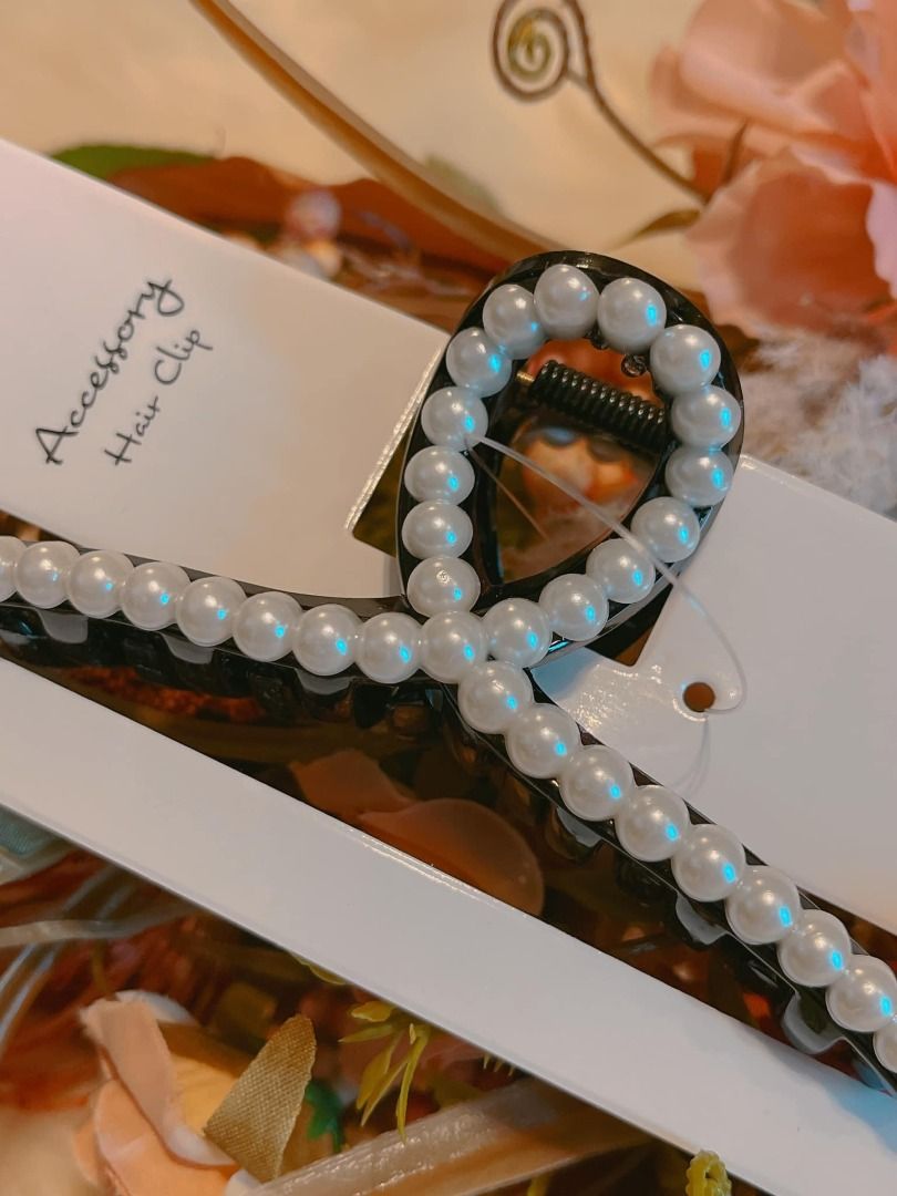 DAISO® JAPAN Women's Hair Accessories Headpiece Claw Clip Pearl Tone