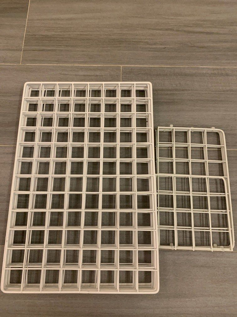 Daiso Wire nets 44cm x 29.5cm 鐵網, 傢俬＆家居, 其他, 家居改善及收納用品 Carousell