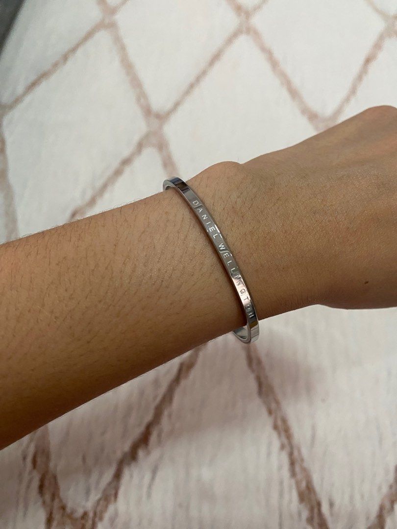 Daniel wellington bangle sales silver