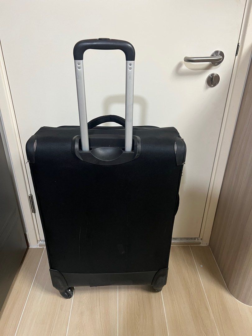 Delsey luggage suitcase 32 inch 35 kilos with 4 wheels, 興趣及遊戲, 旅行, 旅遊