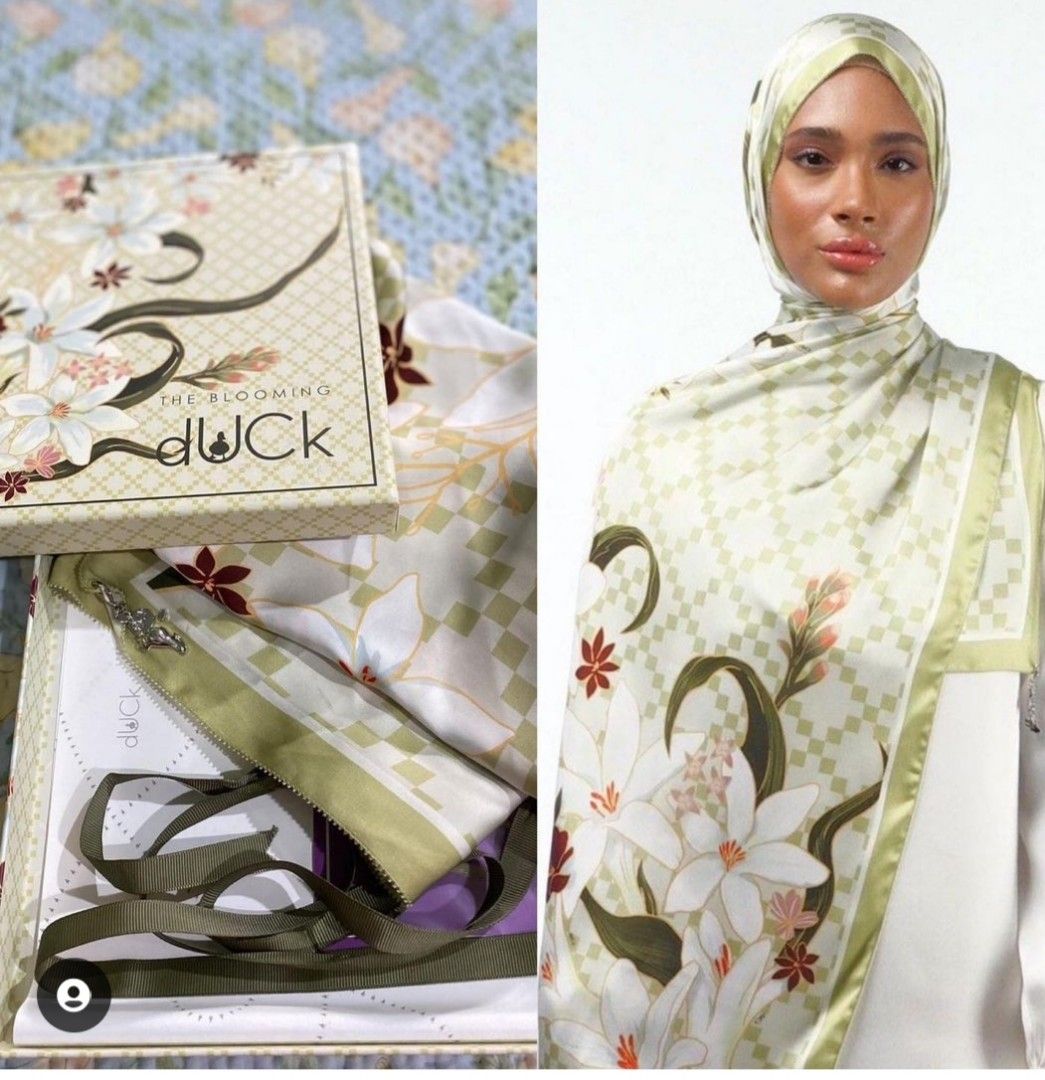 Duckscarves Shawl satin The Blooming duck in Together