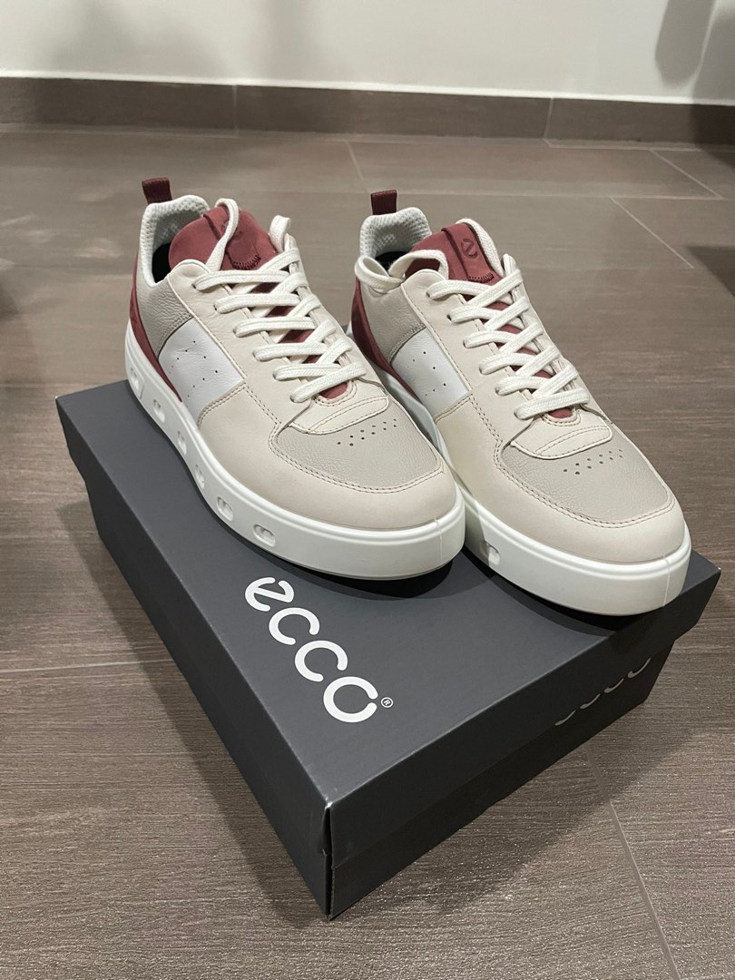 What stores sell ecco shoes store