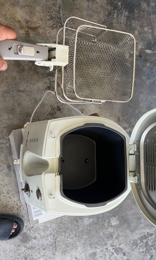 Elba Deep Fryer, TV & Home Appliances, Kitchen Appliances, Fryers on