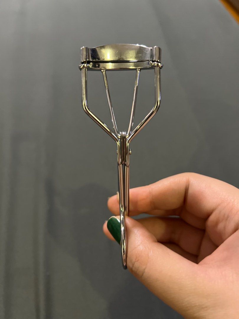 Eyelash curler (Category: Other Accessories) located in San Fernando. Submitted by _prelovedbysflp (Listing ID 1247580206, Image 1). Description: .