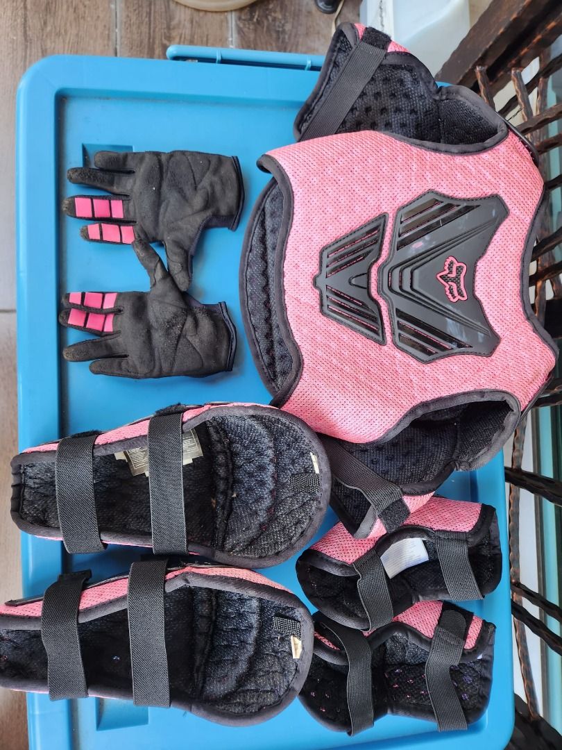 Fox Racing Chest Elbow Knee Protector Guard Glove Kids Youth bike strider stacyc like leatt tld KTM MTB crf50 motocross mx dh dj (Category: Motorcycle Apparel) located in Singapore. Submitted by tanszeyang (Listing ID 1247562991, Image 2). Description: Authentic Fox Racing protective gears. Would probably fit kids up to 8-9yrs old. In great condition, lots of life left. Usual scuffs and wear marks but would not affect form fit or function. Can me
