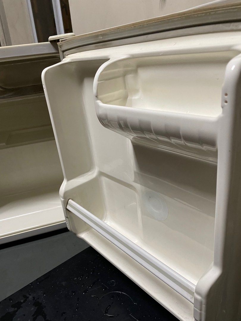 General Electric mini fridge, TV & Home Appliances, Kitchen Appliances, Refrigerators & Freezers