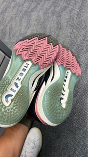 （分類：）位於 。 由 sneakerzzzz 提交（商品編號 1247536449，圖片 1）。簡介： 。