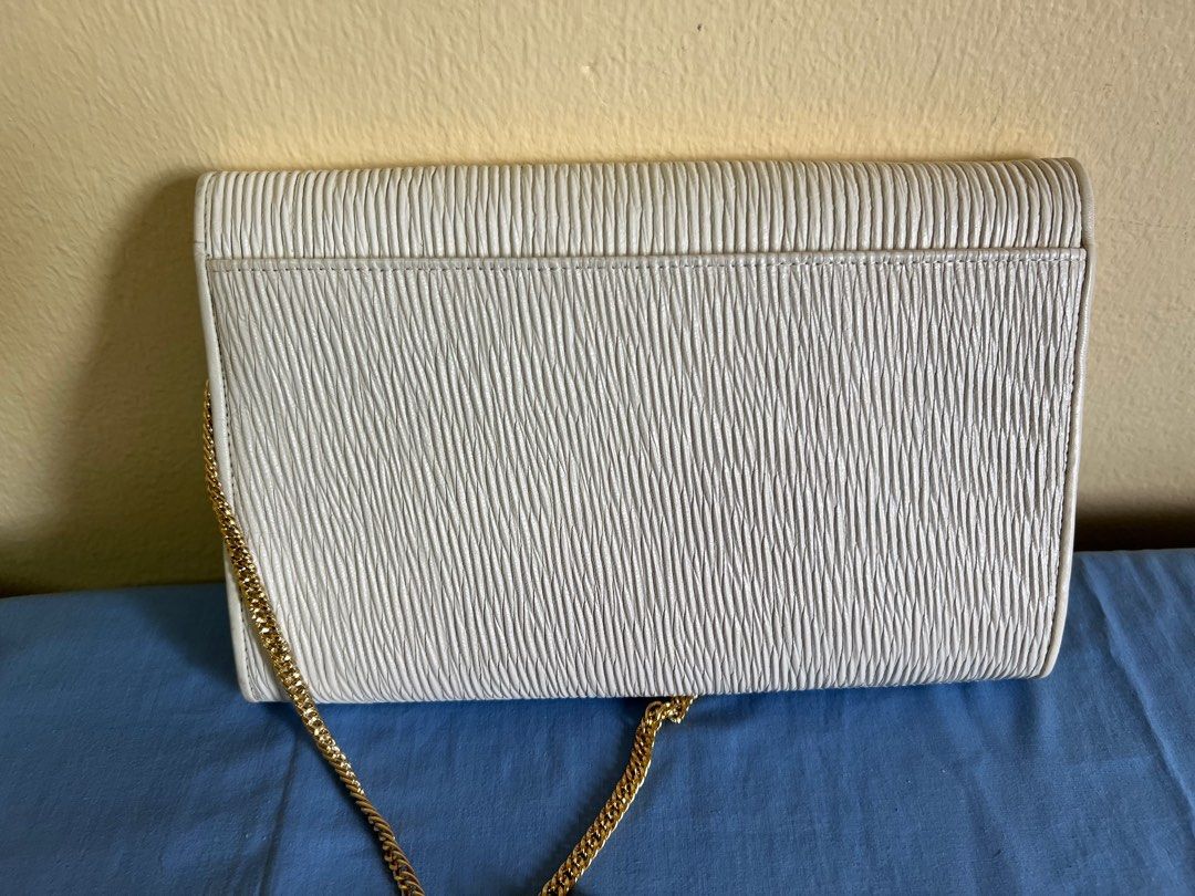Hanae Mori Bag (Category: Luxury Bags & Wallets) located in Villasis. Submitted by mariabadz (Listing ID 1247671041, Image 3). Description: .