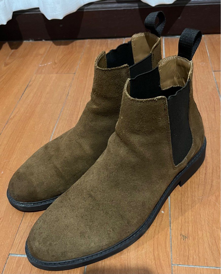 H&M - Suede chelsea boots (Category: Boots) located in Las Pinas. Submitted by lcmg24 (Listing ID 1247685234, Image 3). Description: H&M Premium Selection - Suede chelsea boots - Used 4x at mall and work only Description: Chelsea boots in soft suede with elastic gores in the sides and a loop at the back. Linings and insoles in leather and fluted soles. Size: 41 EUR / 8 US Color : Brown, Solid colour RFS: Need funds Mode of Payment: GCash or BDO b