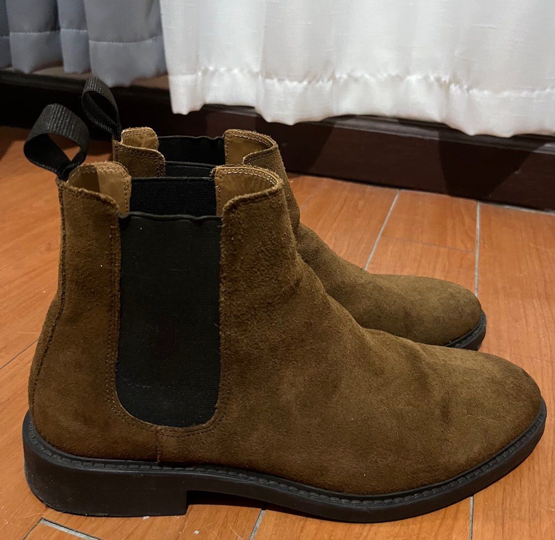 H&M - Suede chelsea boots (Category: Boots) located in Las Pinas. Submitted by lcmg24 (Listing ID 1247685234, Image 1). Description: H&M Premium Selection - Suede chelsea boots - Used 4x at mall and work only Description: Chelsea boots in soft suede with elastic gores in the sides and a loop at the back. Linings and insoles in leather and fluted soles. Size: 41 EUR / 8 US Color : Brown, Solid colour RFS: Need funds Mode of Payment: GCash or BDO b