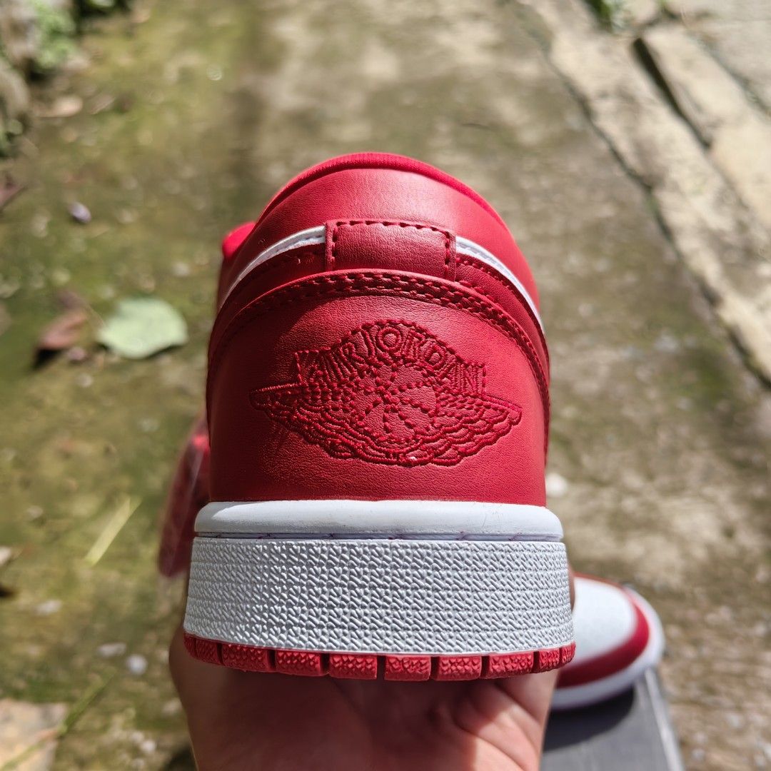 j1 gym red