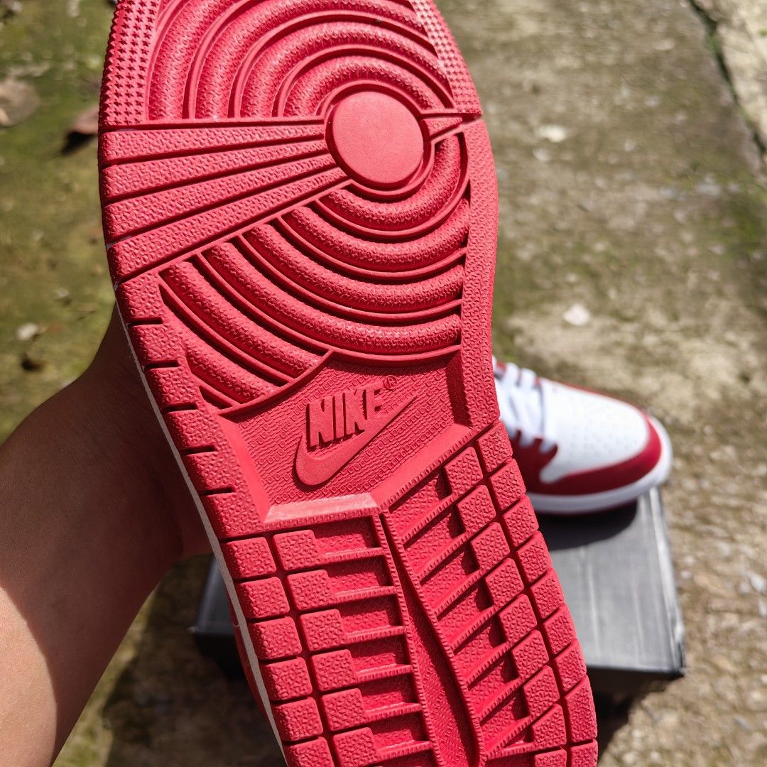 j1 high gym red