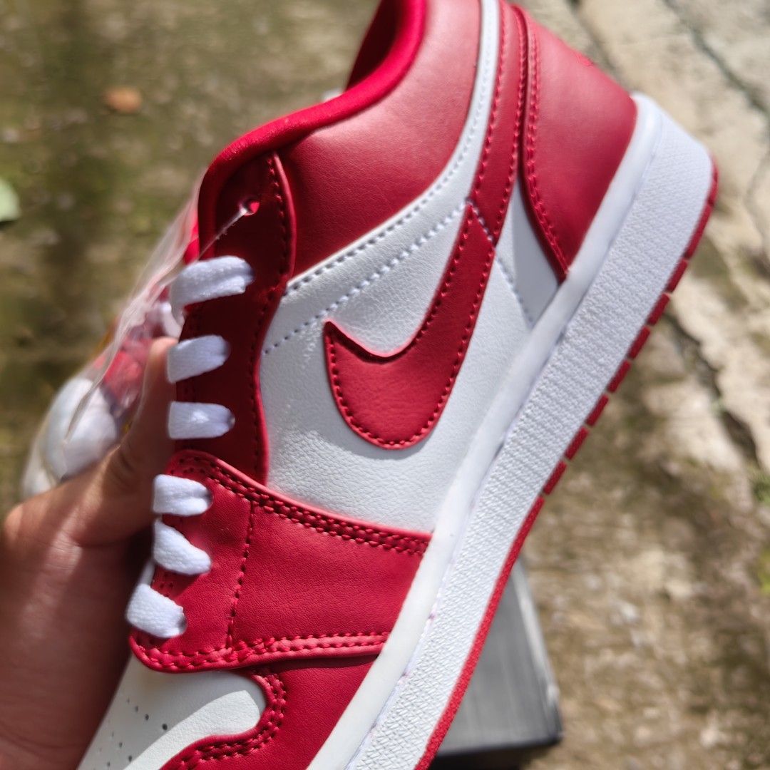 j1 gym red