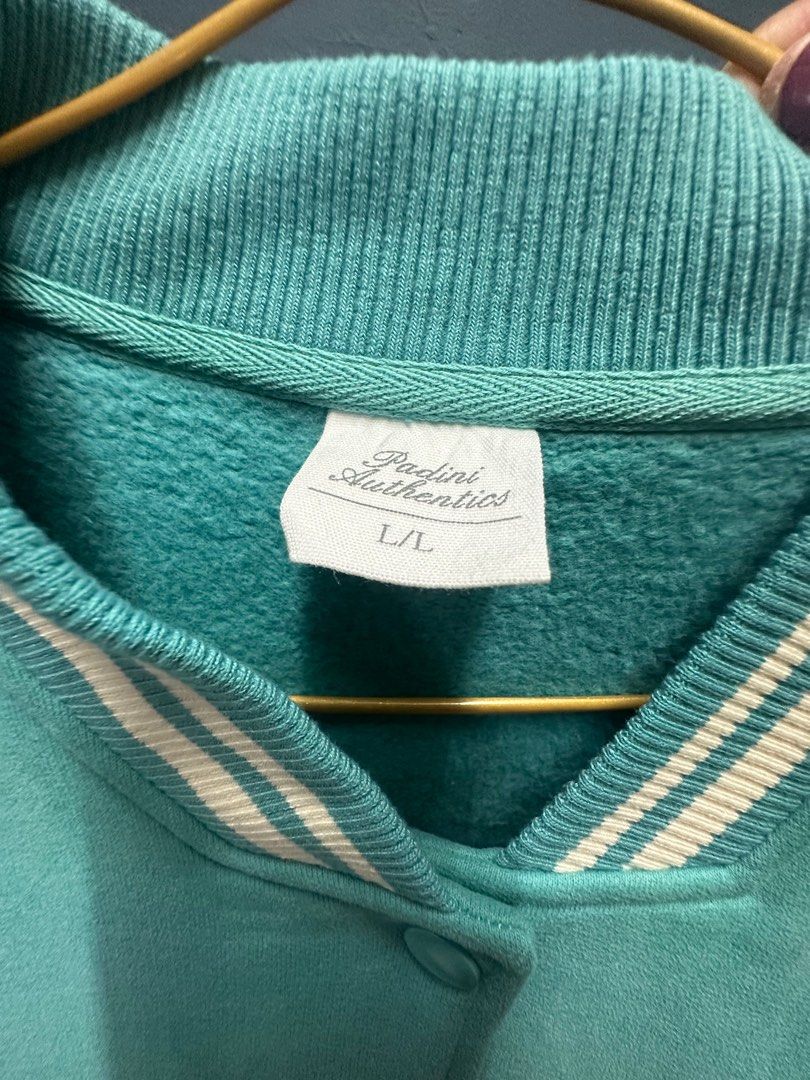 Jacket (Category: Other Tops) located in Kuala Lumpur. Submitted by cilmahal (Listing ID 1247630910, Image 3). Description: Have a defect at the last picture .