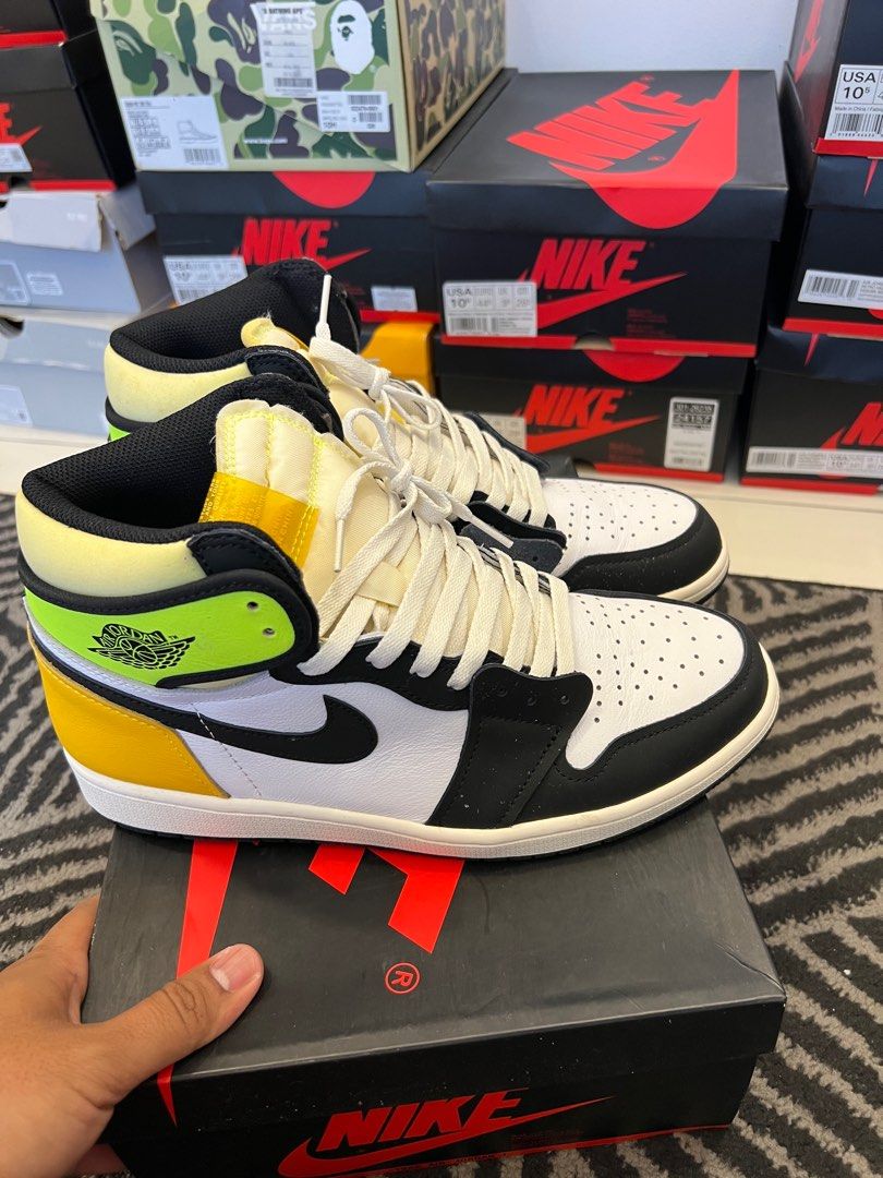 AJ1High White Black Volt University Gold