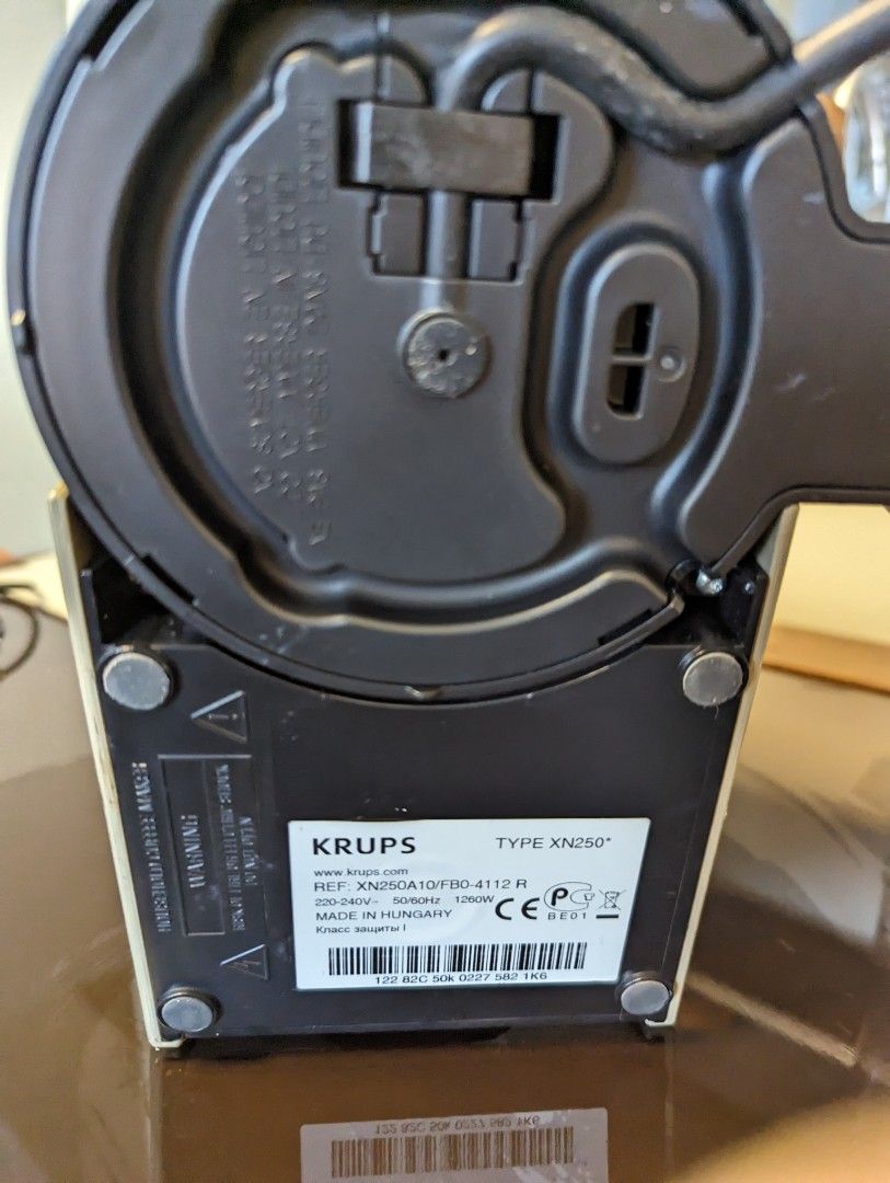 Krups Nespresso Coffee Machine XN250, TV & Home Appliances, Kitchen