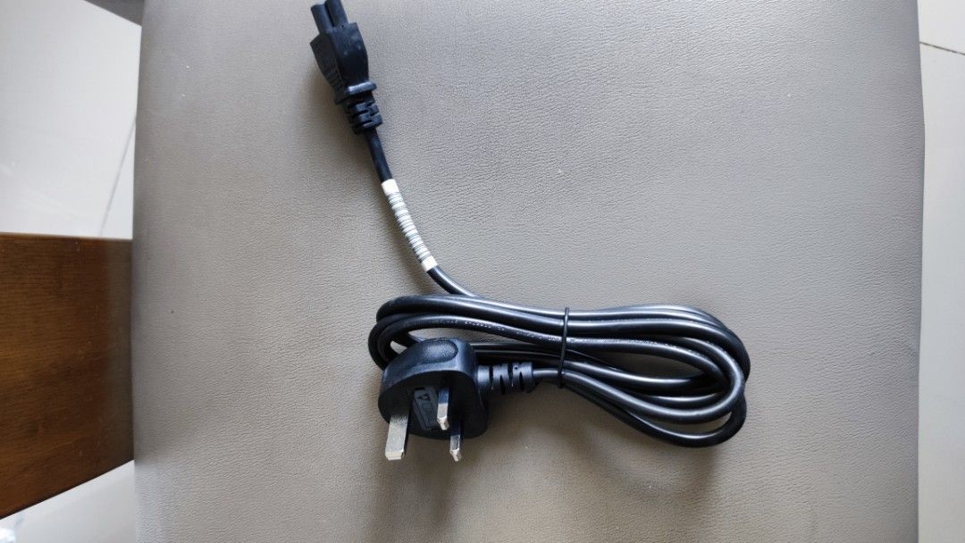 Laptop charger (Category: Cables & Adaptors) located in Makati City. Submitted by cpippa (Listing ID 1247563611, Image 1). Description: .