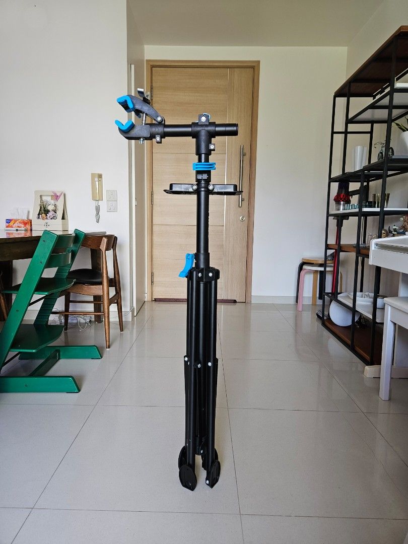 Lifeline folding outlet bike workstand