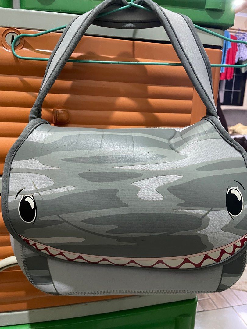 Lunch/snack bag (Category: Other Babies Going Out Needs) located in Antipolo. Submitted by florshop (Listing ID 1247623641, Image 1). Description: Snack bag/lunch bag for toddlers.