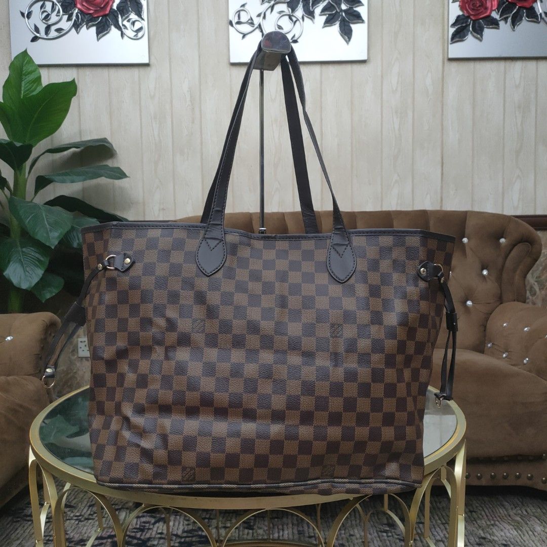 Louis Vuitton White Checkered Tote Bag, Women's Fashion, Bags & Wallets, Tote  Bags on Carousell