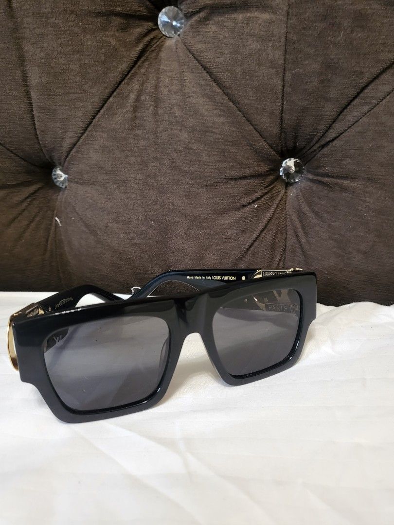 LV SUNGLASSES LOUIS VUITTON SHADES (Category: Luxury Accessories) located in Las Pinas. Submitted by peloveditems (Listing ID 1247546047, Image 2). Description: No authenricity card as bought on a prelove store abroad. PLS. SELF AUTHENTICATE too.