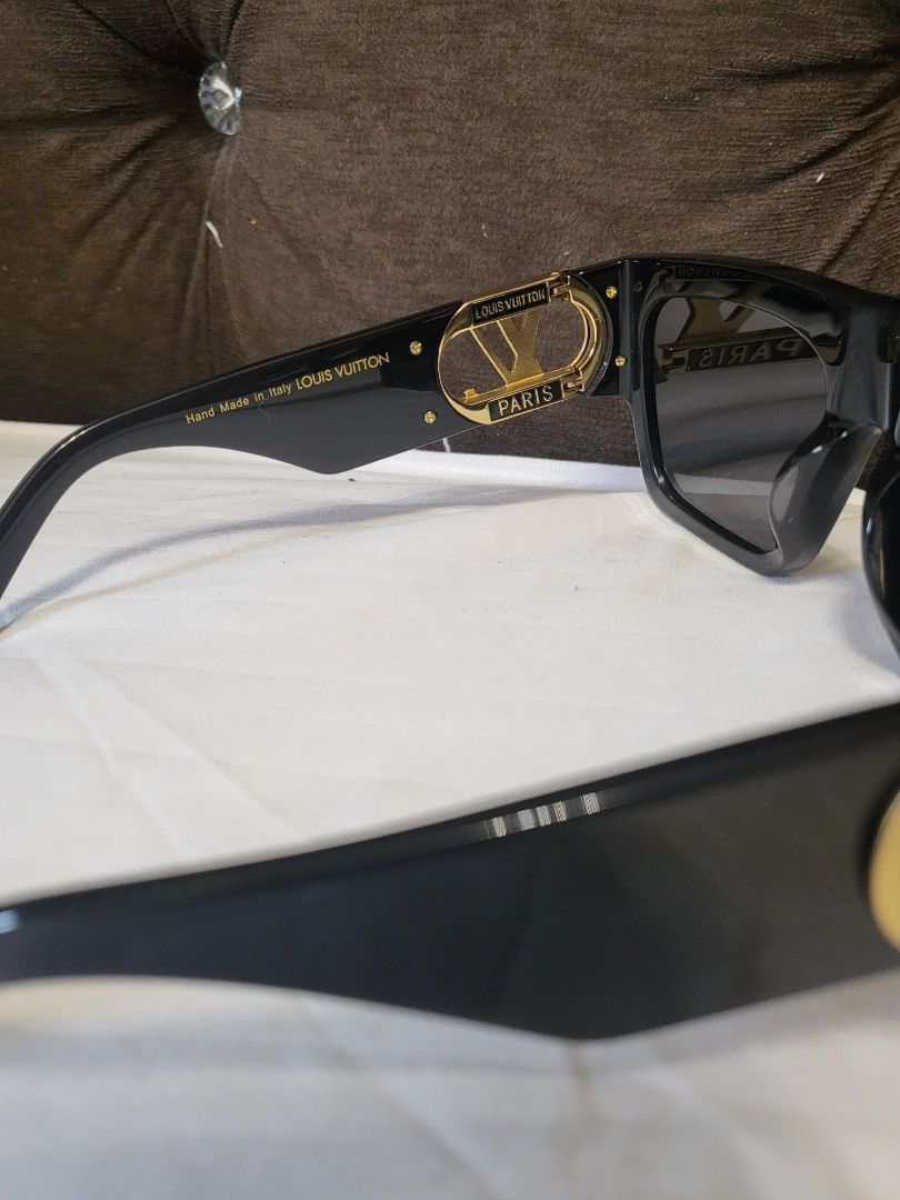 LV SUNGLASSES LOUIS VUITTON SHADES (Category: Luxury Accessories) located in Las Pinas. Submitted by peloveditems (Listing ID 1247546047, Image 3). Description: No authenricity card as bought on a prelove store abroad. PLS. SELF AUTHENTICATE too.