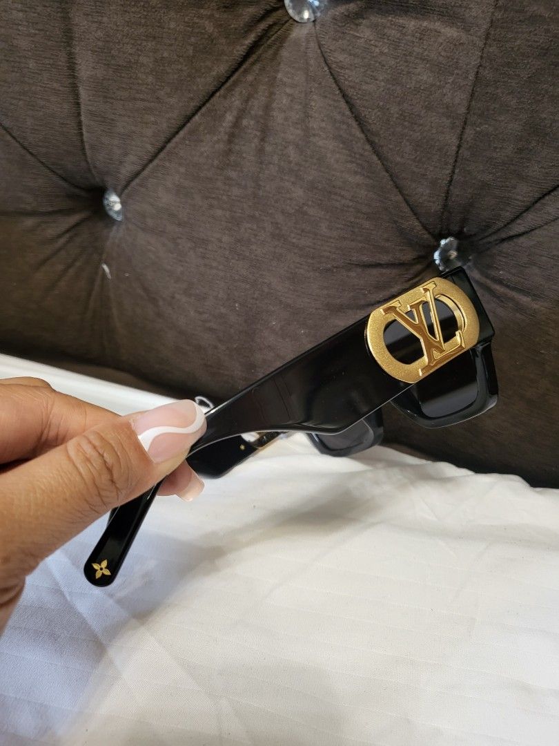 LV SUNGLASSES LOUIS VUITTON SHADES (Category: Luxury Accessories) located in Las Pinas. Submitted by peloveditems (Listing ID 1247546047, Image 1). Description: No authenricity card as bought on a prelove store abroad. PLS. SELF AUTHENTICATE too.
