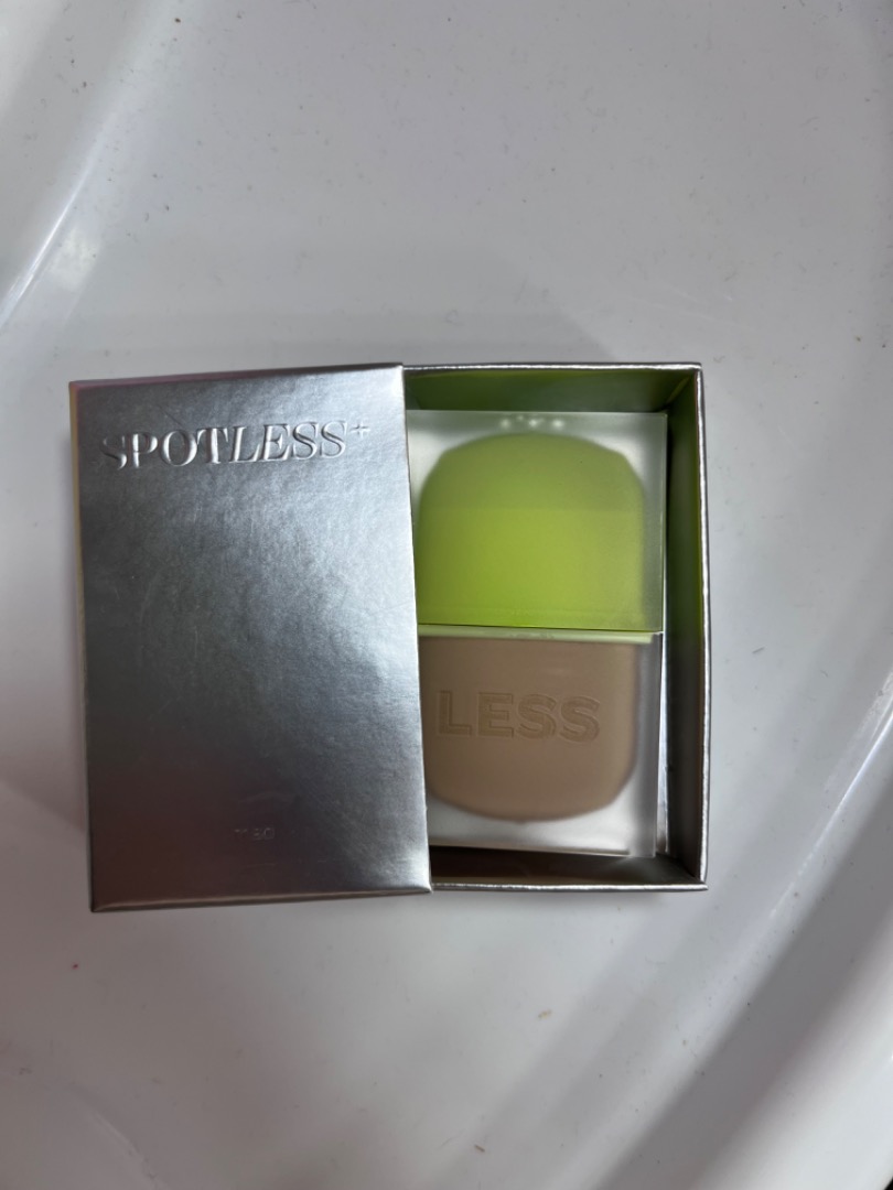 Mad For Makeup Spotless+ Dream Tec Acne Safe Concealer Shade N2 on