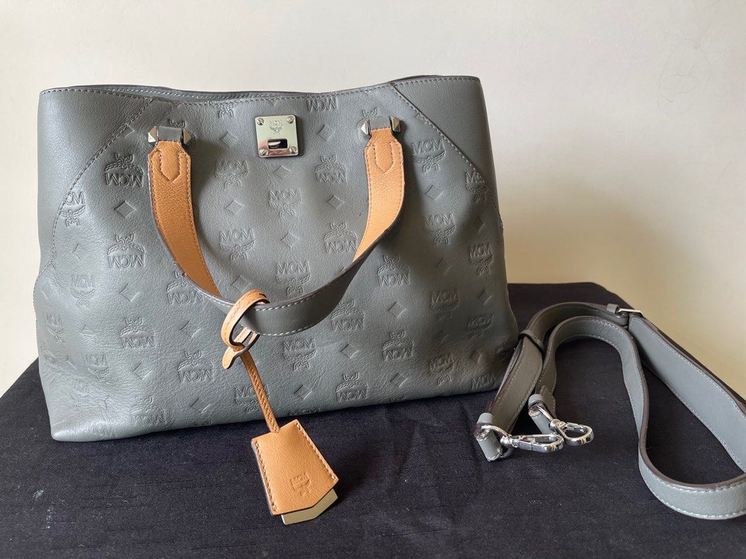 Mcm essential tote in monogram leather best sale