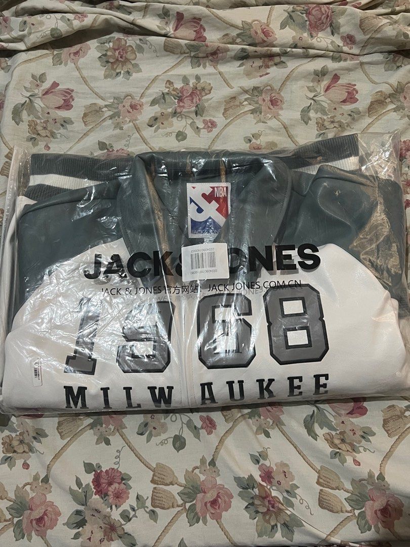Maker of Jacket Men Jackets Milwaukee Bucks Renegade Varsity Satin