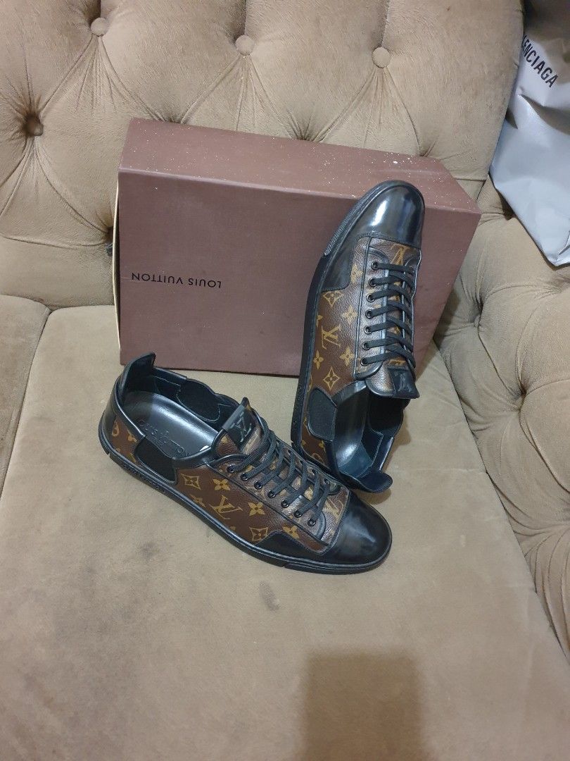 Jual authentic sepatu pria kulit sneakers louis vuitton mulus lv