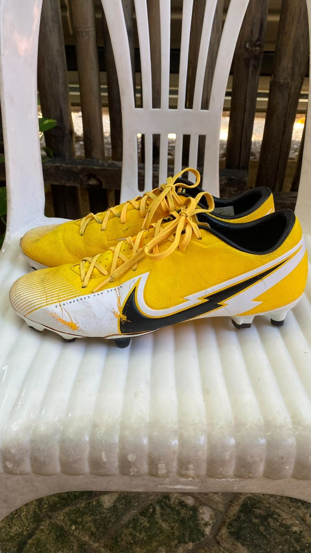 Nike Mercurial Vapor 13 // soccer shoes, Men's Fashion, Footwear, Sneakers  on Carousell