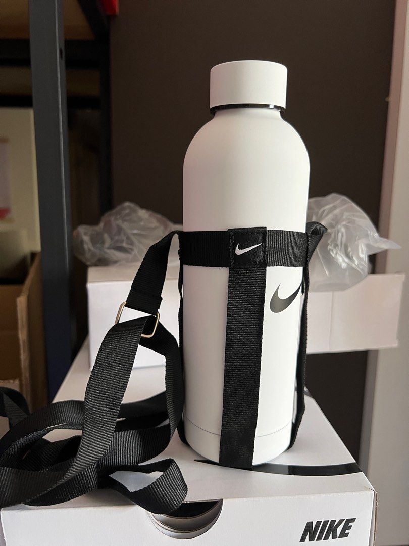 Nike Stainless Steel Water bottle keep warm 650ml Furniture Home Living Kitchenware Tableware Water Bottles Tumblers on Carousell