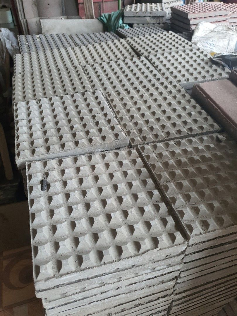 NONSKID WAFFLE TILES, Commercial & Industrial, Construction & Building