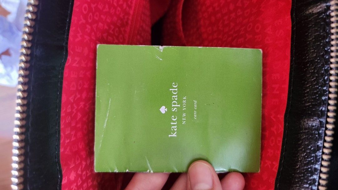 Kate spade wristlet hotsell original vs fake