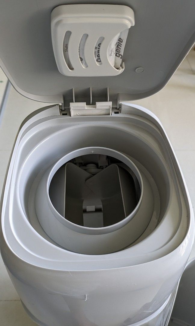 Playtex diaper genie complete assembled diaper hot sale pail with odor lock technology