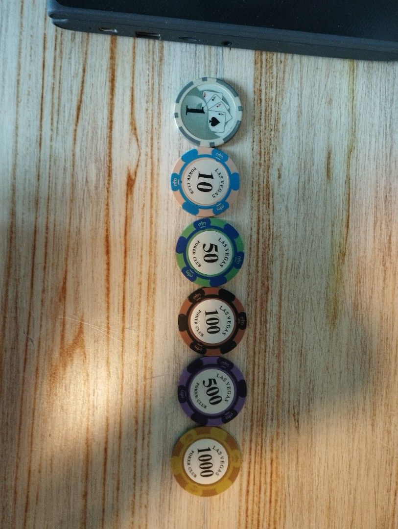 Poker chips + free casing, Hobbies & Toys, Toys & Games on Carousell