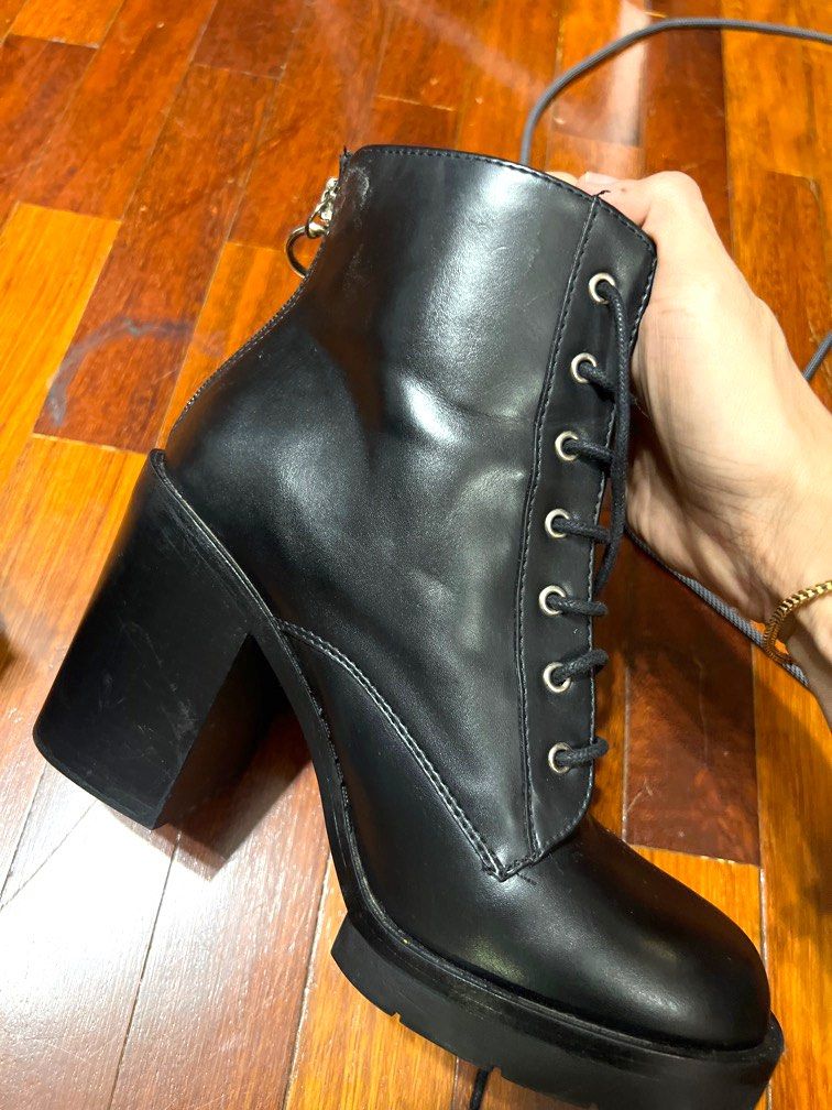 Pull and bear outlet platform boots