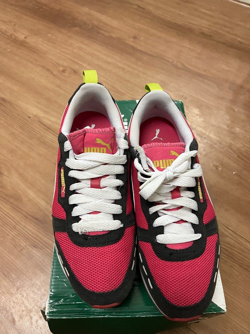 R78 runner trainers deals